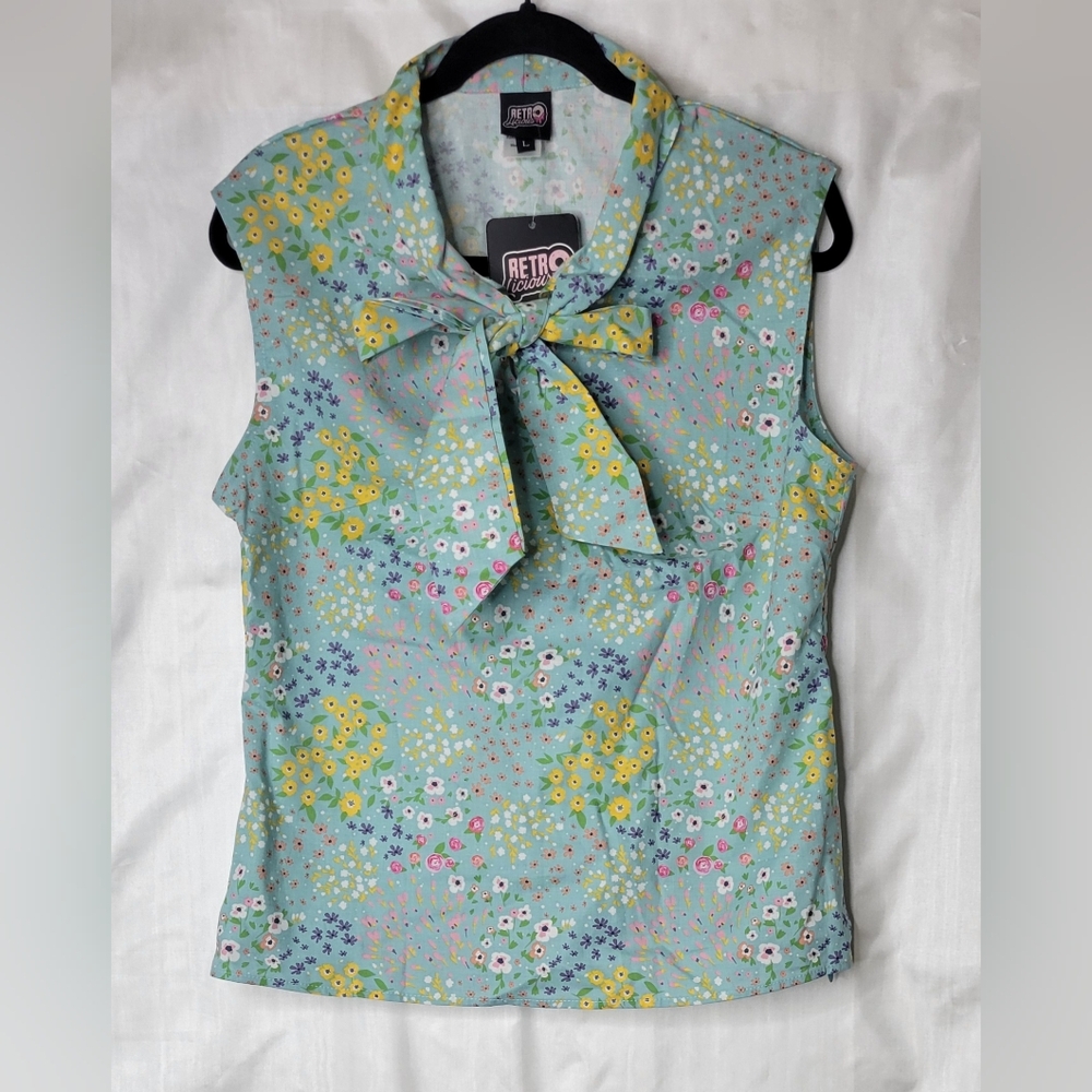Retro Licious floral top